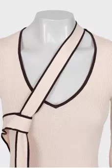 Tight pullover with ties