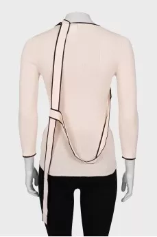 Tight pullover with ties