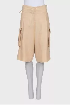 Beige shorts with patch pockets