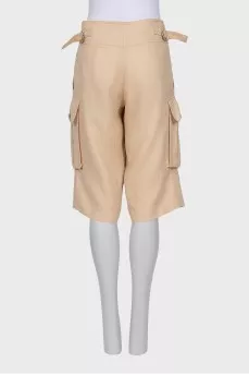 Beige shorts with patch pockets