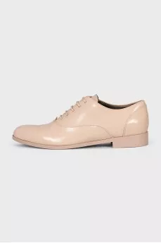 Beige shoes with almond toe