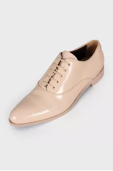 Beige shoes with almond toe