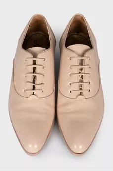 Beige shoes with almond toe