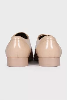 Beige shoes with almond toe