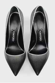 Stile leather shoes with sequins