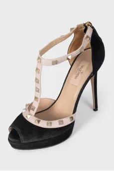 Suede shoes with metal decor
