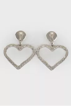 Clips in the shape of a heart with pearls