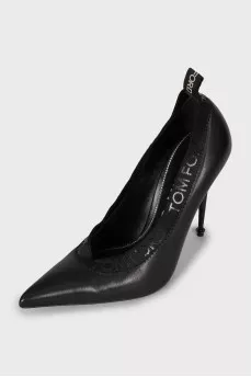 Leather shoes with brand logo