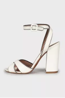 Leather sandals with decorated edges