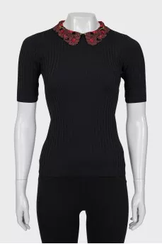 T-shirt with embroidered collar