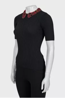 T-shirt with embroidered collar