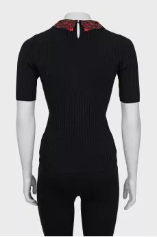 T-shirt with embroidered collar