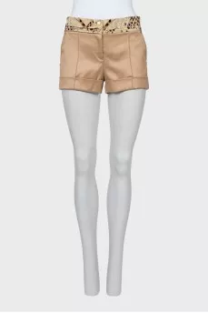 Shorts with contrast trim