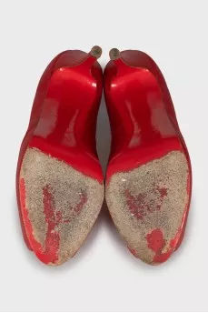 Red open-toe fabric shoes
