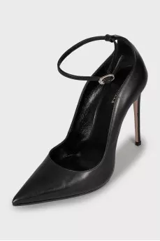 Black pointed toe