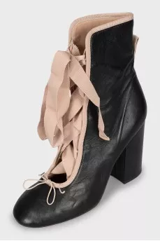 Leather ankle boots with laces