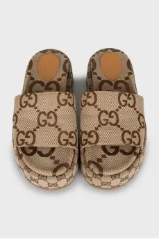 High-soled flip-flops with signature print