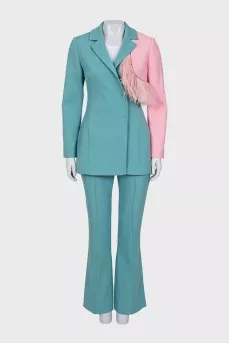 Trouser suit decorated with feathers