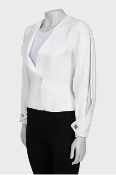 Fitted jacket with button and tag
