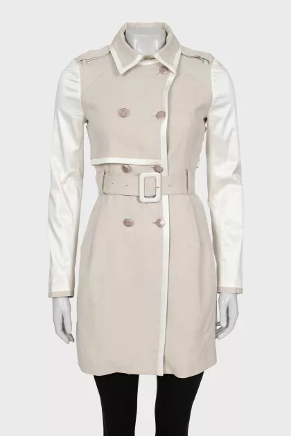Fitted button-down trench coat