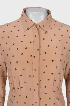 Fitted dress with a small print