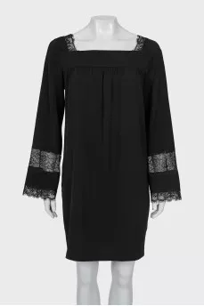 Dress with ties at the back