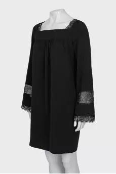 Dress with ties at the back