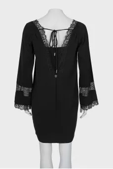 Dress with ties at the back