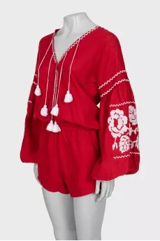 Jumpsuit with shorts decorated with embroidery
