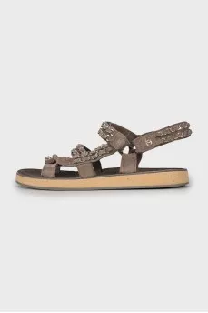 Suede sandals decorated with chains
