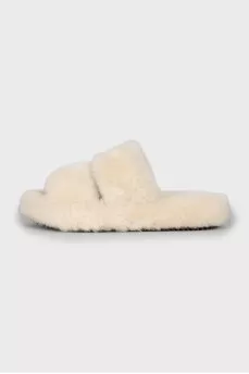 Fur slippers with brand logo