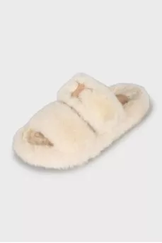 Fur slippers with brand logo