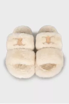 Fur slippers with brand logo