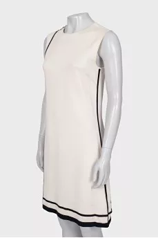 Fitted dress with contrast trim