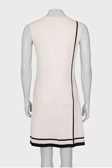 Fitted dress with contrast trim