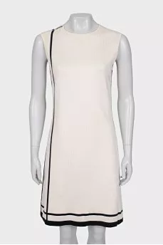 Fitted dress with contrast trim