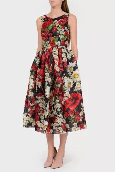 Dress with a flashed skirt in a floral print