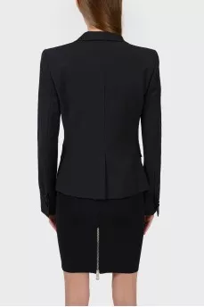 A single -breasted black jacket on a button