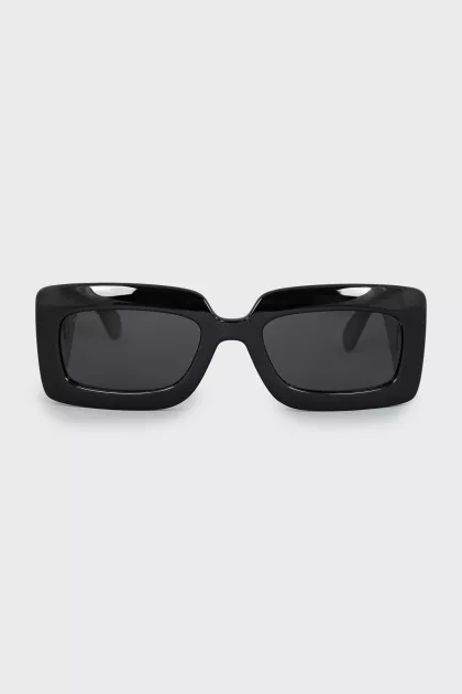 Sunglasses with wide frame and logo