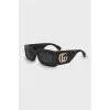Sunglasses with wide frame and logo