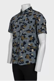 Men's shirt with breast pocket