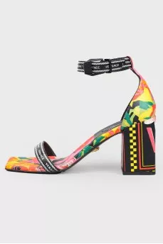 Floral sandals in leather