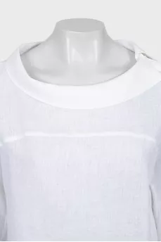 Loose fit blouse with buttons on the shoulder