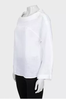 Loose fit blouse with buttons on the shoulder