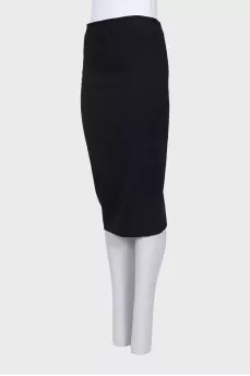 Pencil skirt with a pleat at the back