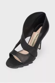 Velcro sandals with closed heel
