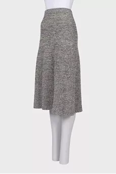 Flared skirt without fastening