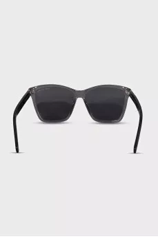 Sunglasses with silver brand logo