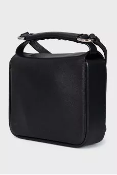 Leather bag with magnetic clasp