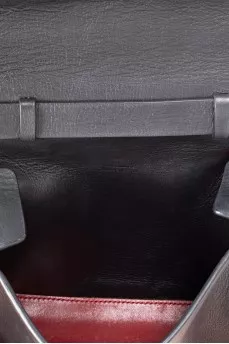 Leather bag with magnetic clasp